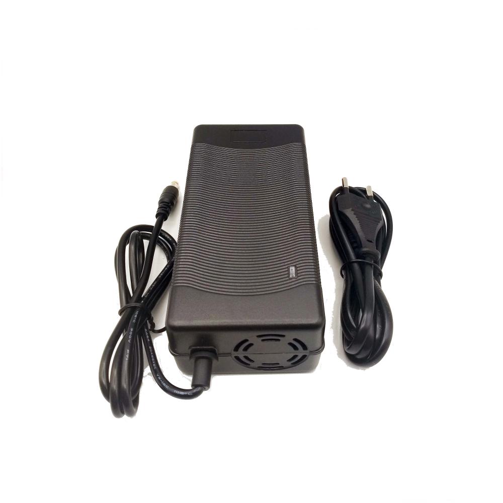 Caricabatterie ultra rapido per batterie al LITIO 52V 3A bici elettrica monopattino